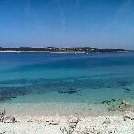 Ellis -with Private Parking Medolino