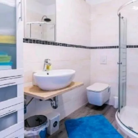 Ellis -with Private Parking * Medolino