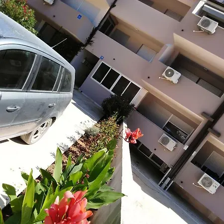 Gostinjska kuća Ellis -with Private Parking