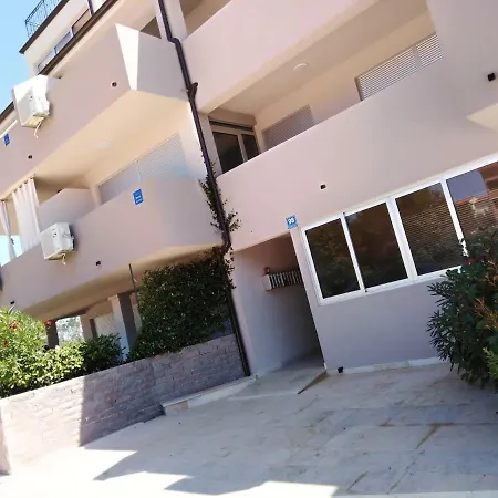 Affittacamere Ellis -with Private Parking *